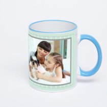 Кружка с синей ручкой и ободком