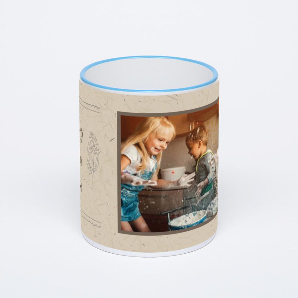 Кружка с синей ручкой и ободком