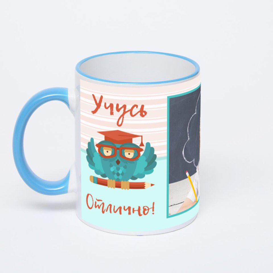 Кружка с синей ручкой и ободком