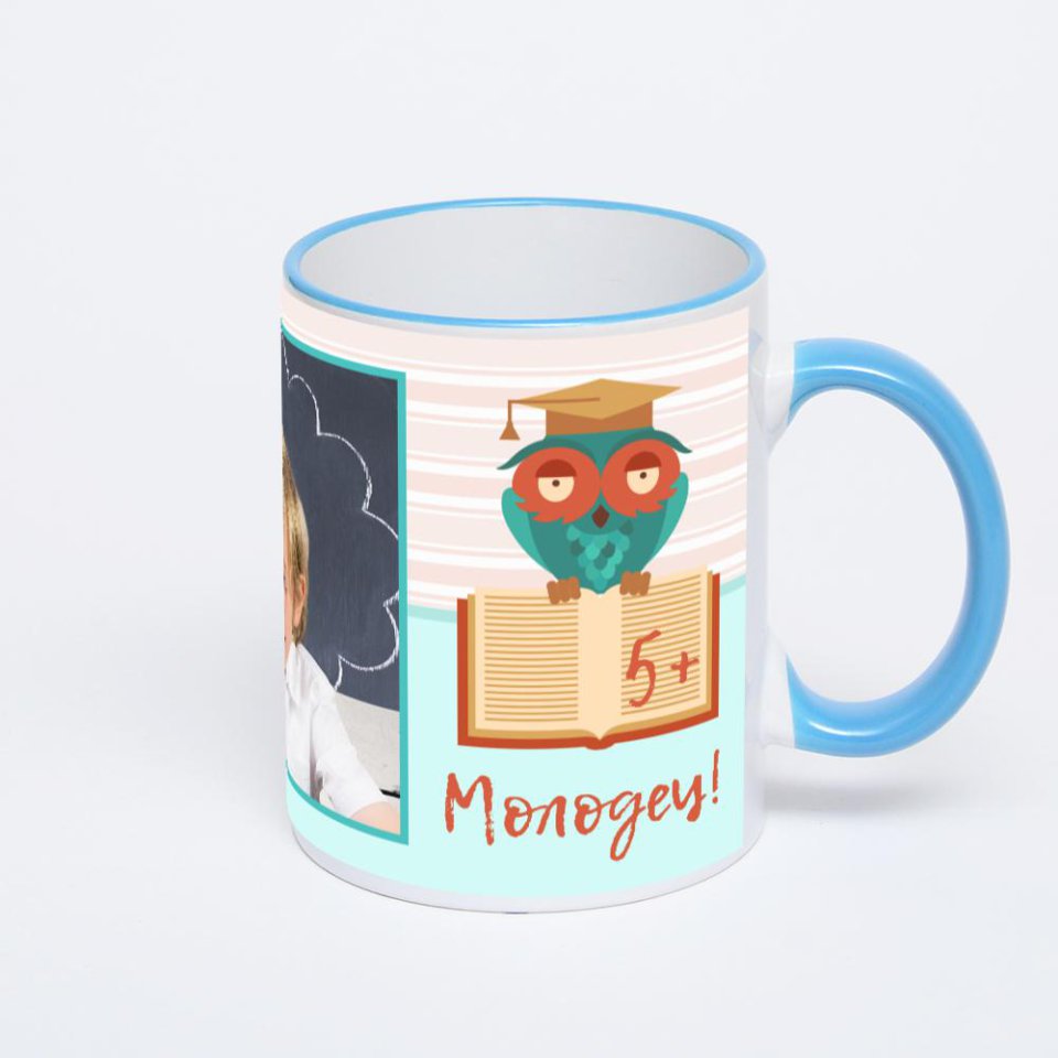 Кружка с синей ручкой и ободком