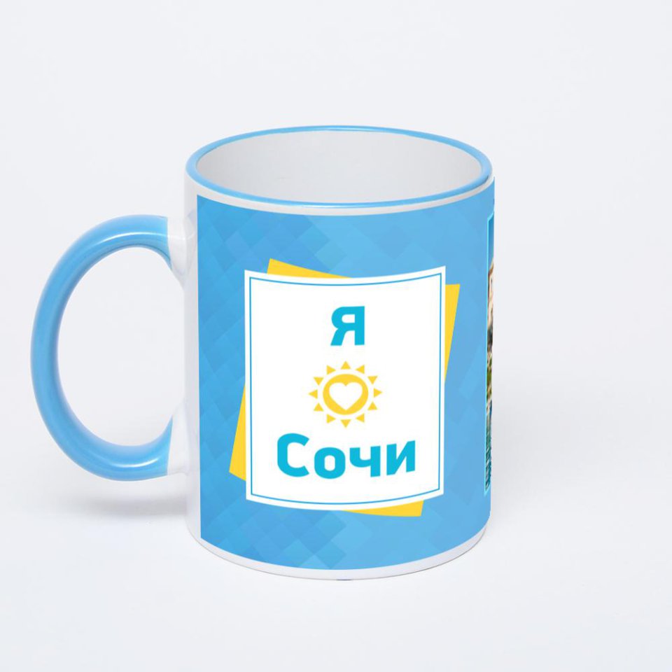 Кружка с синей ручкой и ободком