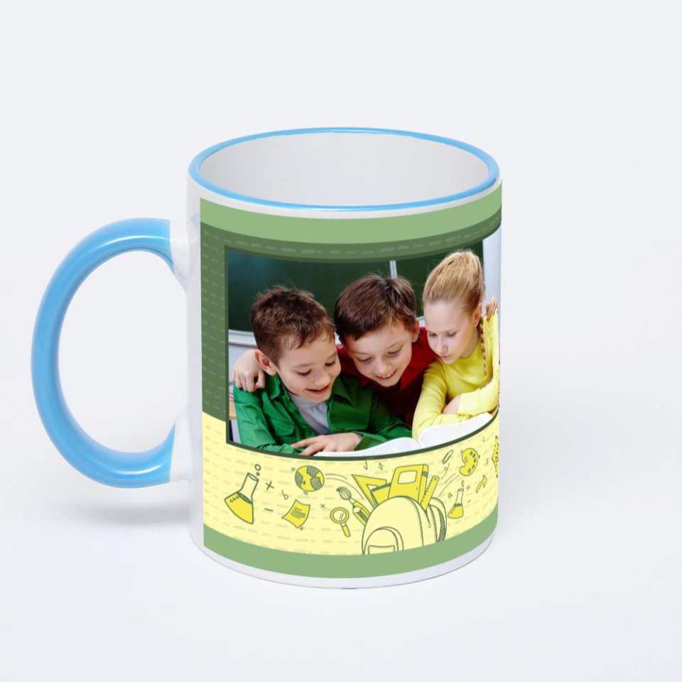 Кружка с синей ручкой и ободком