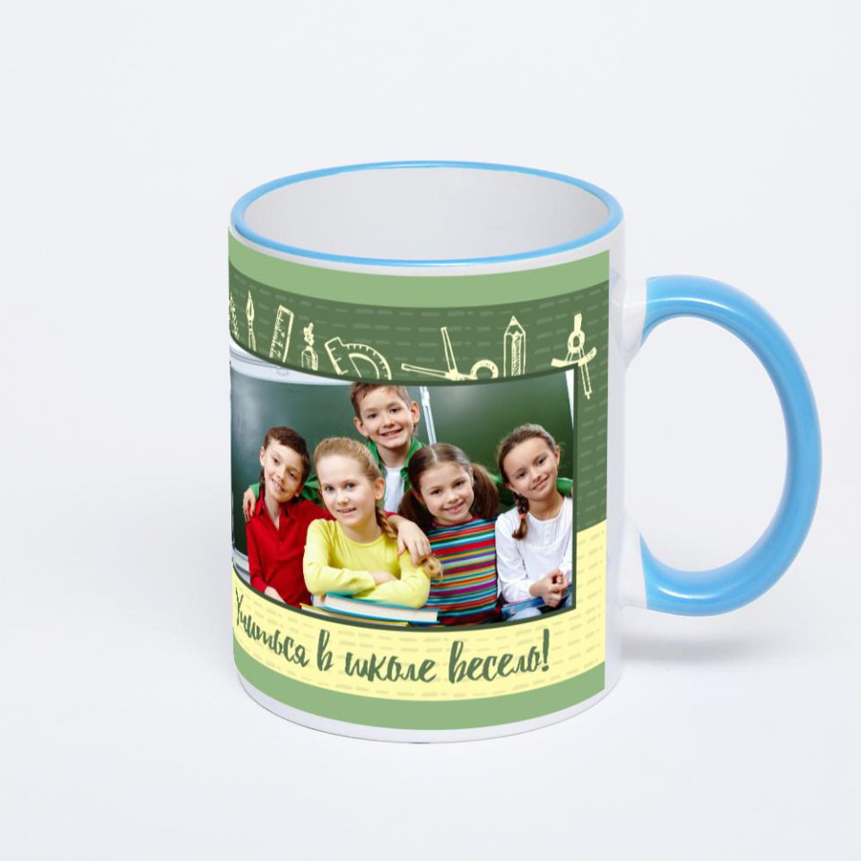 Кружка с синей ручкой и ободком