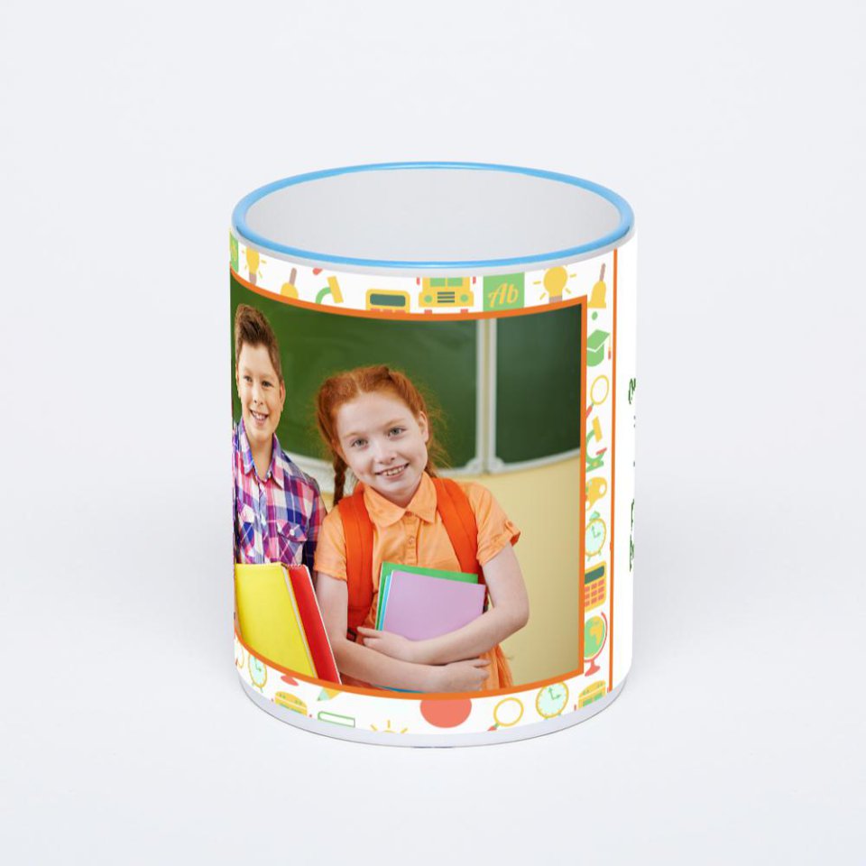 Кружка с синей ручкой и ободком