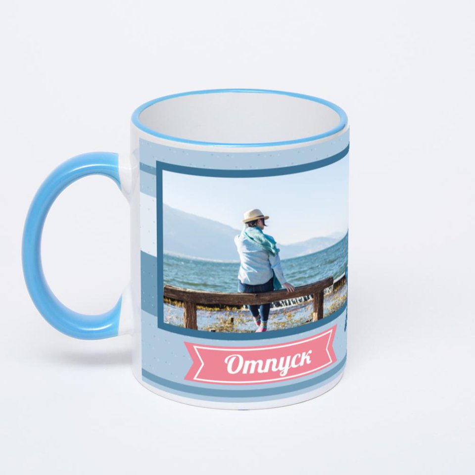 Кружка с синей ручкой и ободком