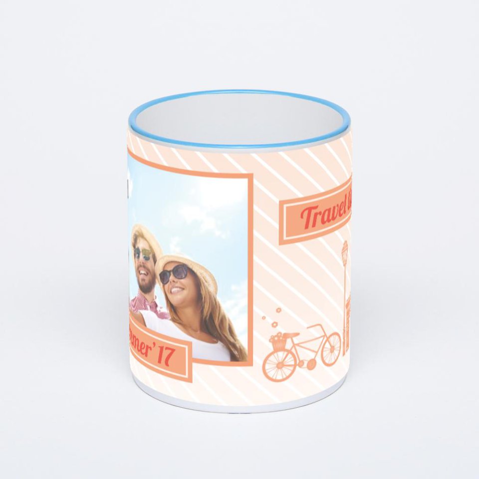 Кружка с синей ручкой и ободком