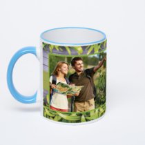 Кружка с синей ручкой и ободком