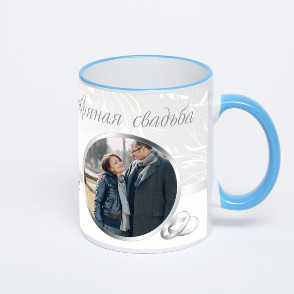 Кружка с синей ручкой и ободком