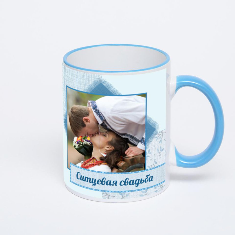 Кружка с синей ручкой и ободком