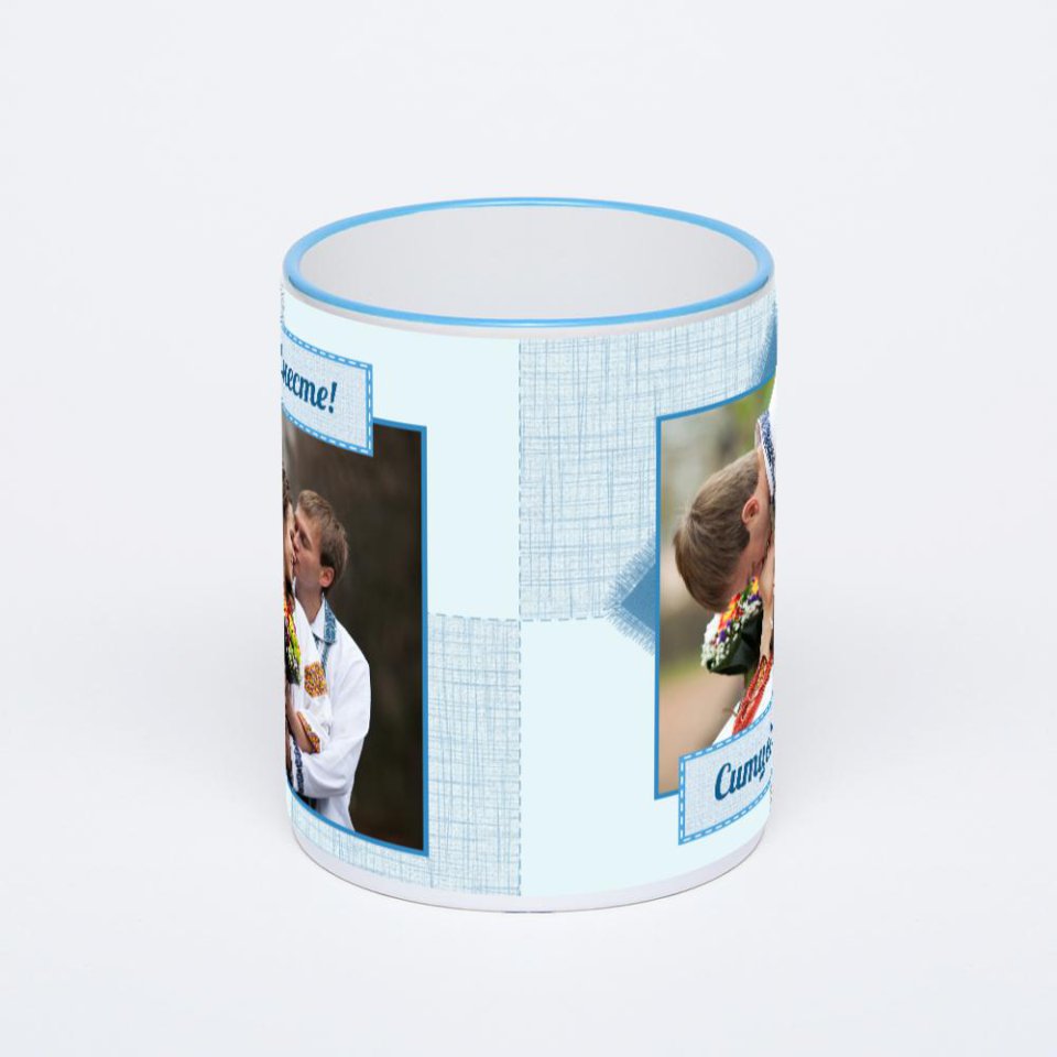 Кружка с синей ручкой и ободком