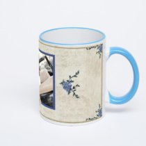 Кружка с синей ручкой и ободком