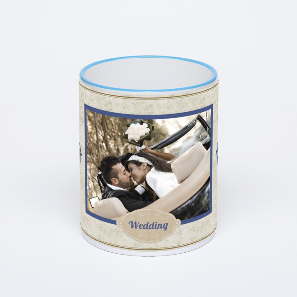 Кружка с синей ручкой и ободком