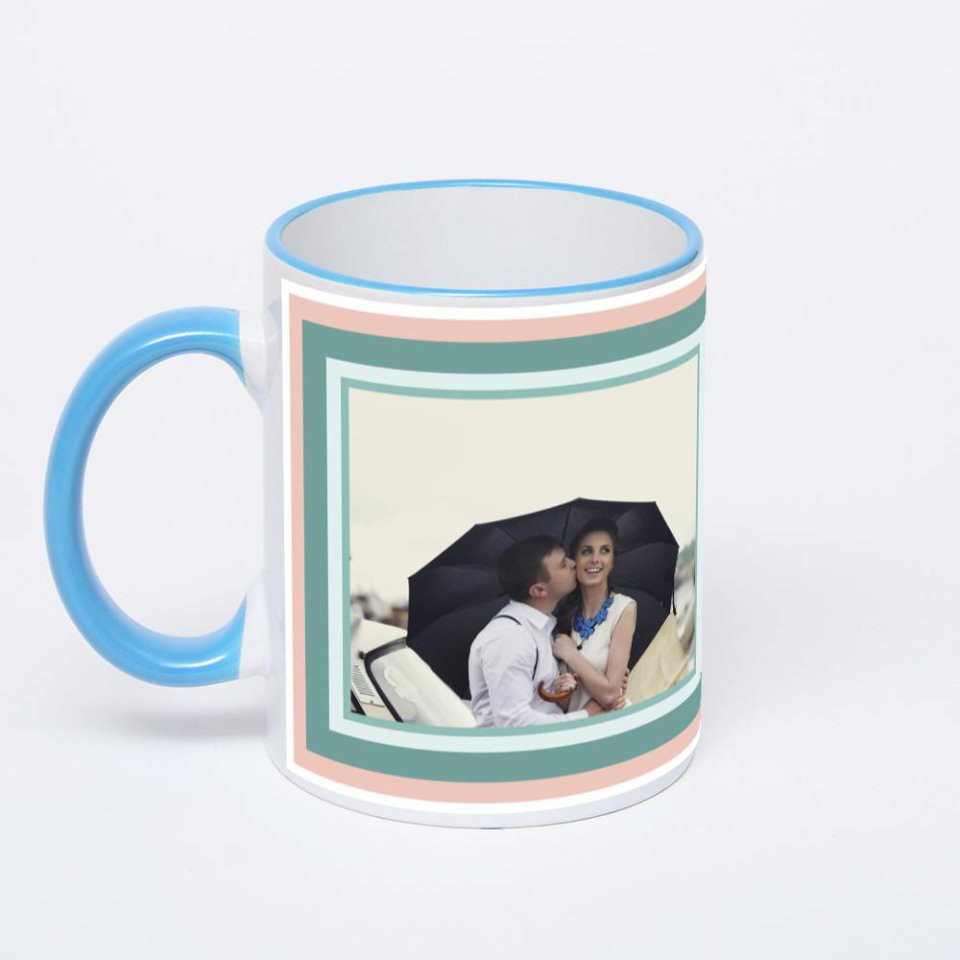 Кружка с синей ручкой и ободком