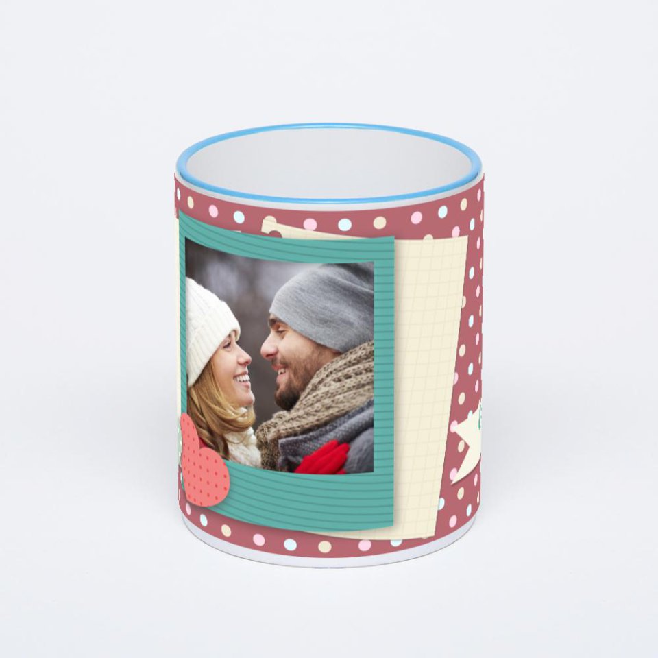 Кружка с синей ручкой и ободком