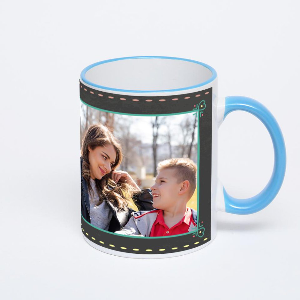 Кружка с синей ручкой и ободком