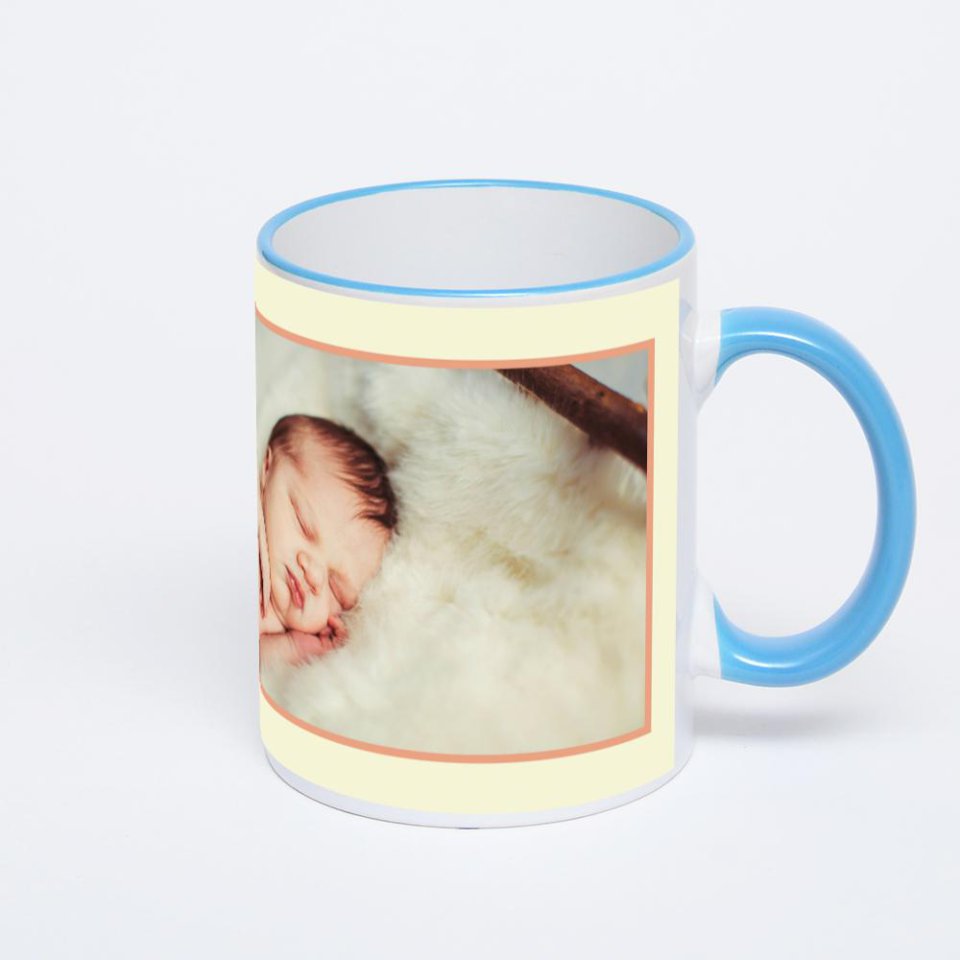 Кружка с синей ручкой и ободком