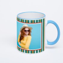 Кружка с синей ручкой и ободком