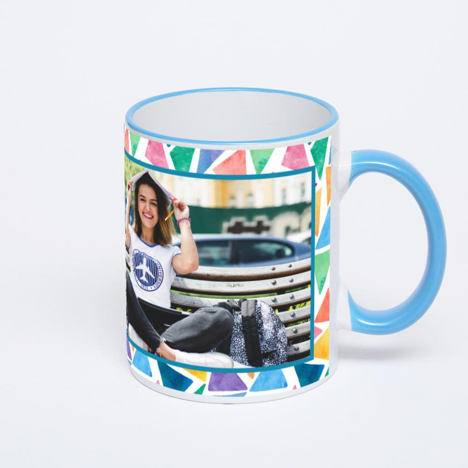 Кружка с синей ручкой и ободком