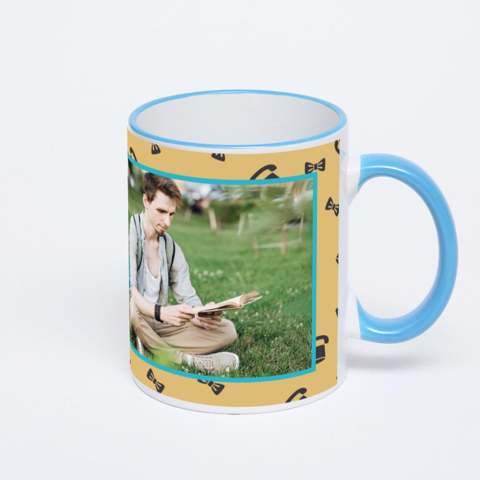 Кружка с синей ручкой и ободком