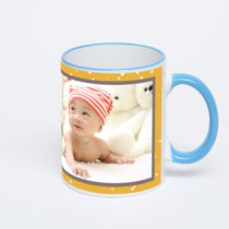 Кружка с синей ручкой и ободком