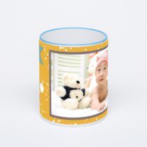 Кружка с синей ручкой и ободком