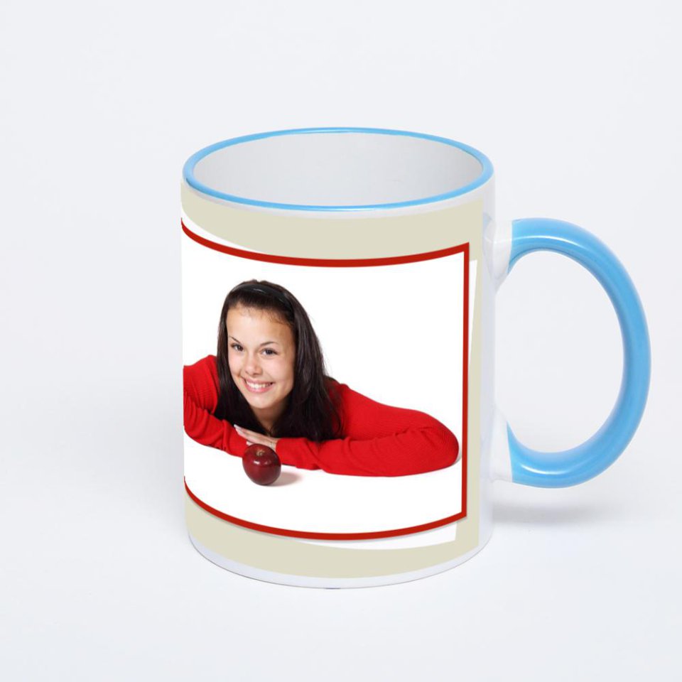 Кружка с синей ручкой и ободком