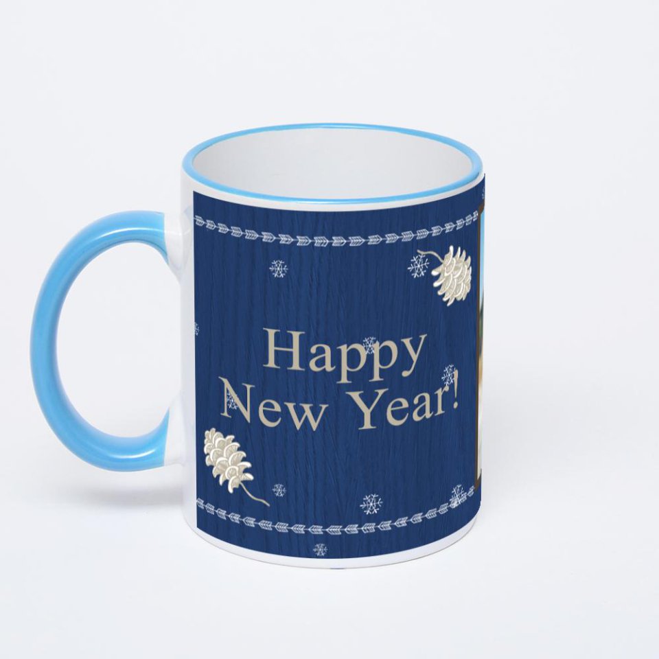 Кружка с синей ручкой и ободком