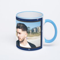 Кружка с синей ручкой и ободком