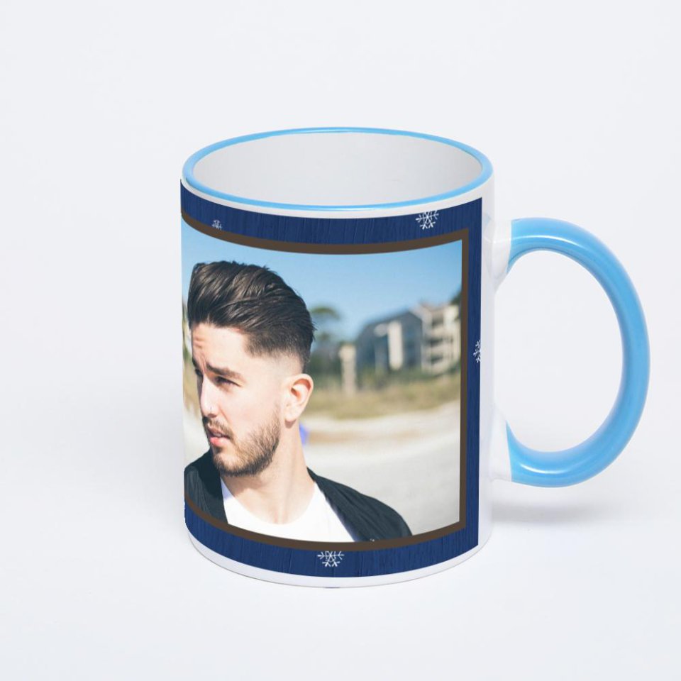 Кружка с синей ручкой и ободком