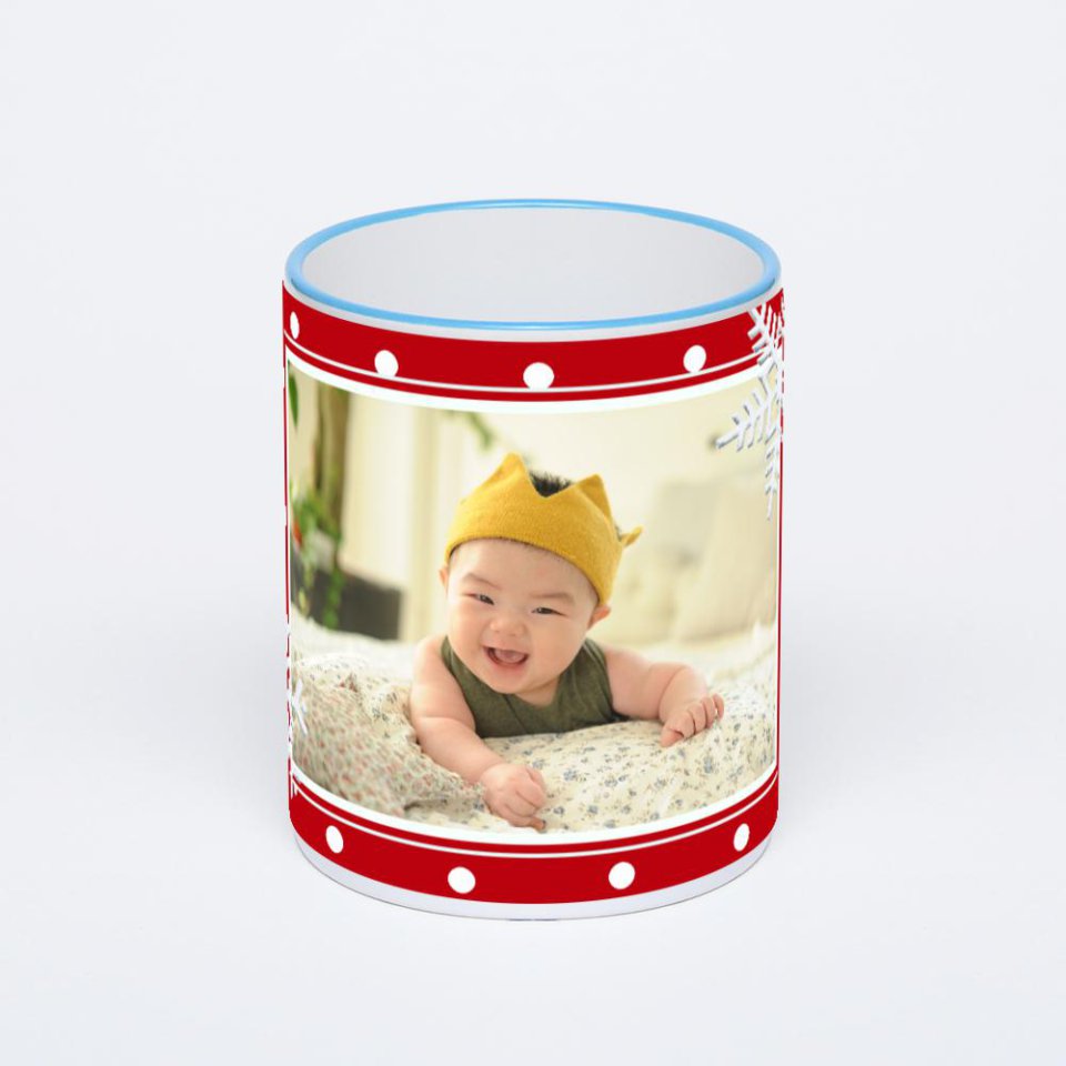 Кружка с синей ручкой и ободком