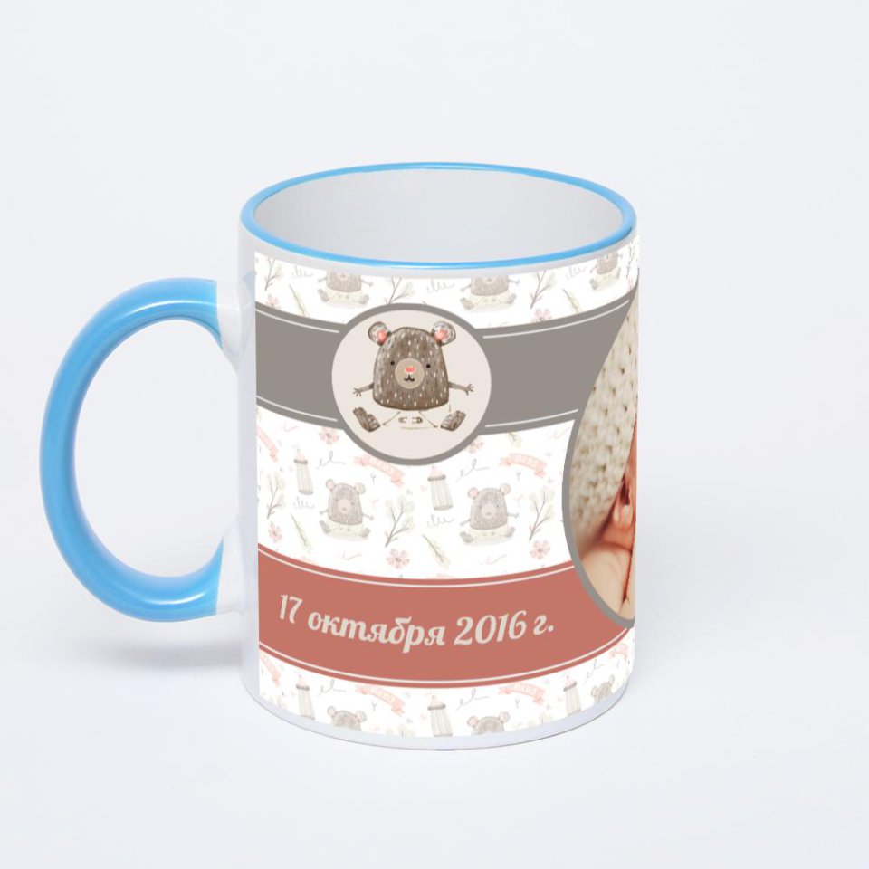 Кружка с синей ручкой и ободком