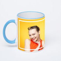 Кружка с синей ручкой и ободком