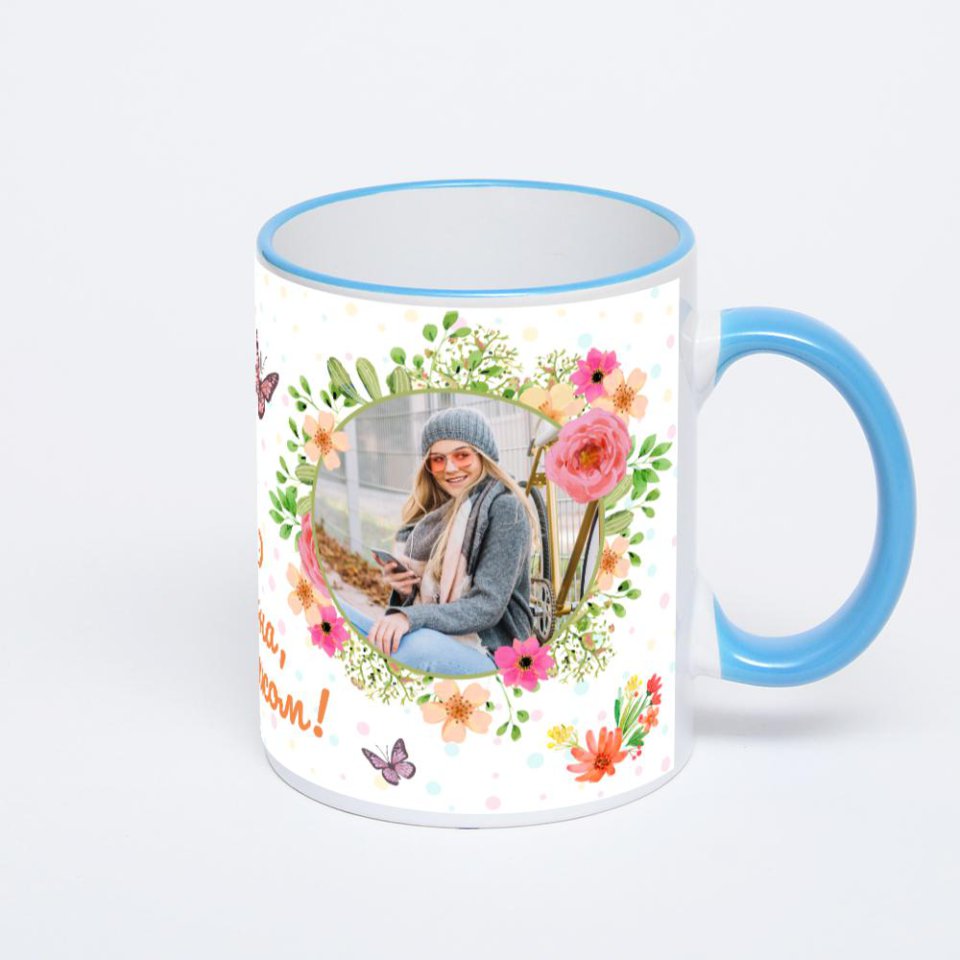 Кружка с синей ручкой и ободком