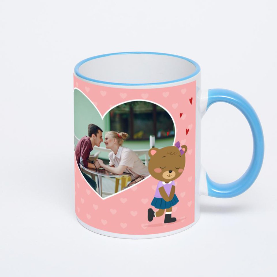 Кружка с синей ручкой и ободком