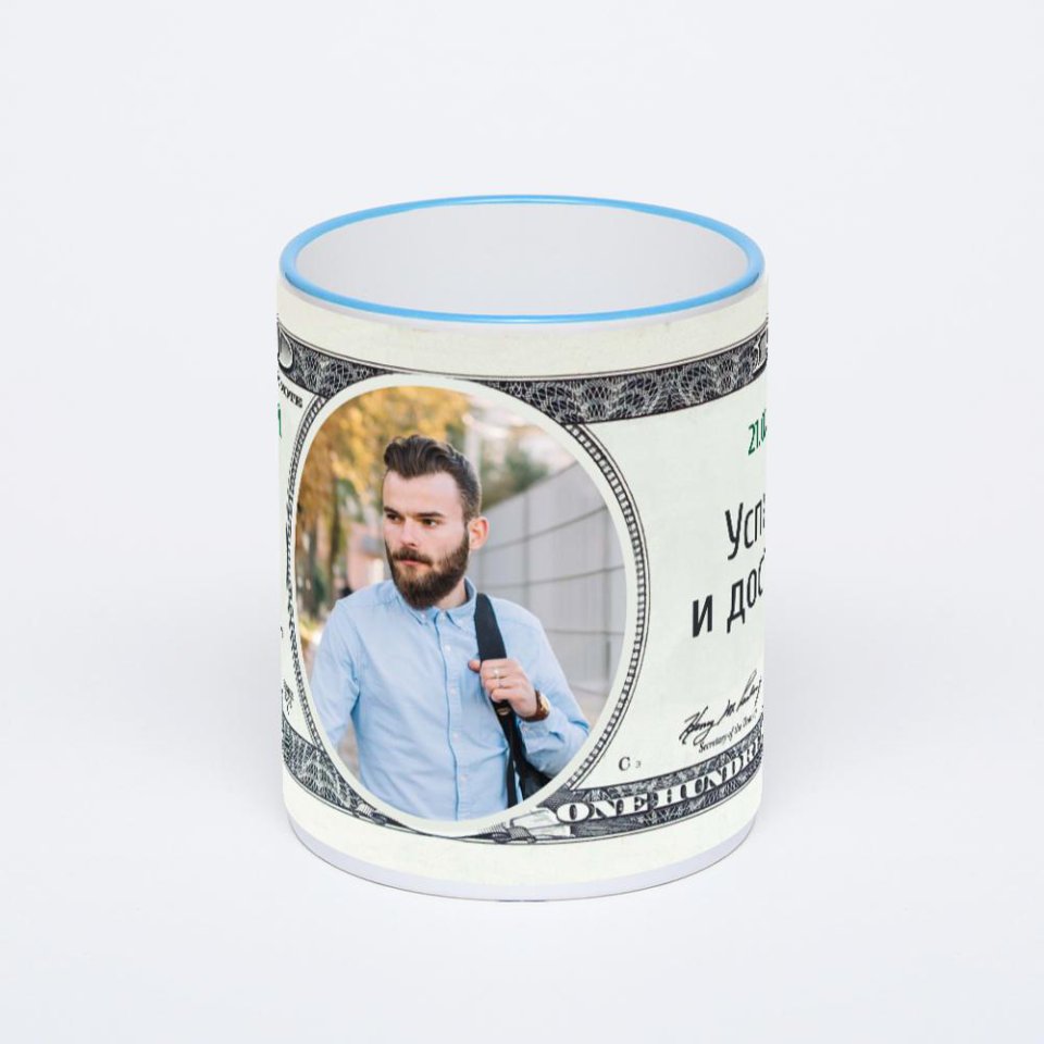 Кружка с синей ручкой и ободком