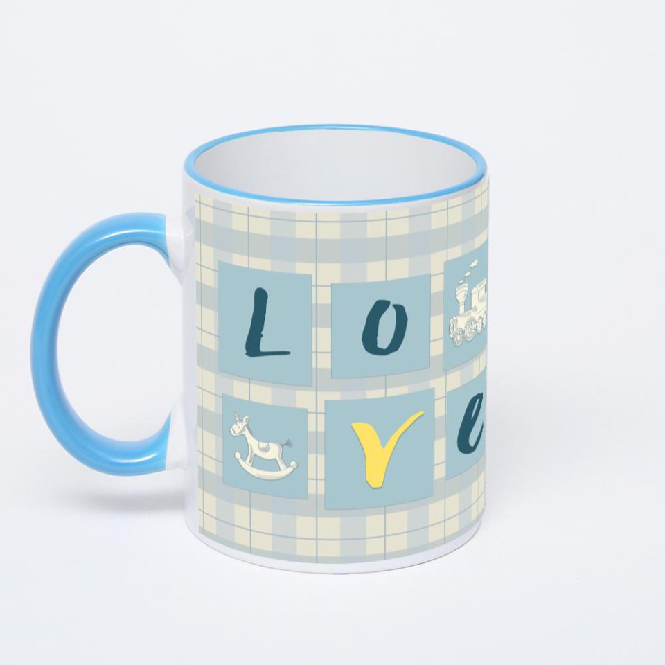 Кружка с синей ручкой и ободком