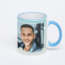 Кружка с синей ручкой и ободком