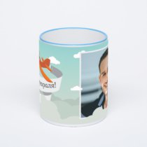 Кружка с синей ручкой и ободком