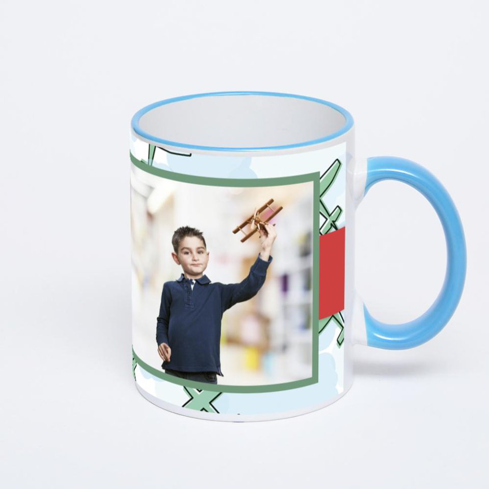 Кружка с синей ручкой и ободком