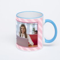 Кружка с синей ручкой и ободком