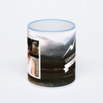 Кружка с синей ручкой и ободком