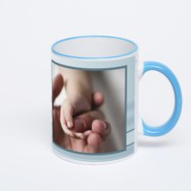 Кружка с синей ручкой и ободком