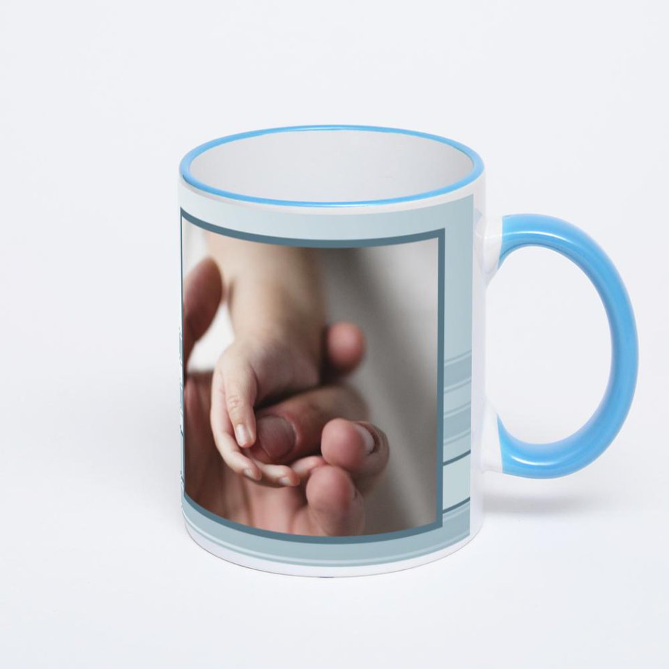 Кружка с синей ручкой и ободком