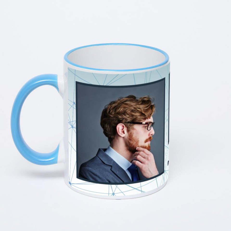 Кружка с синей ручкой и ободком