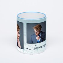 Кружка с синей ручкой и ободком