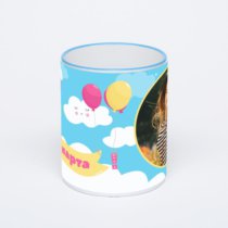 Кружка с синей ручкой и ободком