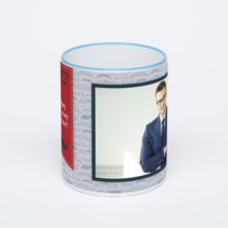 Кружка с синей ручкой и ободком