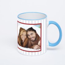 Кружка с синей ручкой и ободком