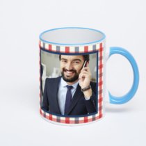 Кружка с синей ручкой и ободком