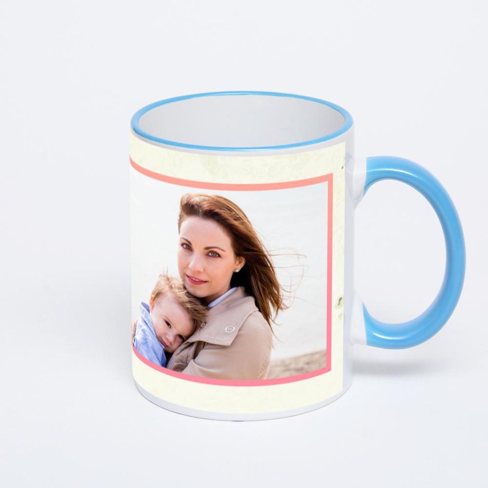 Кружка с синей ручкой и ободком